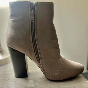 Elegant Tan Ankle Boots